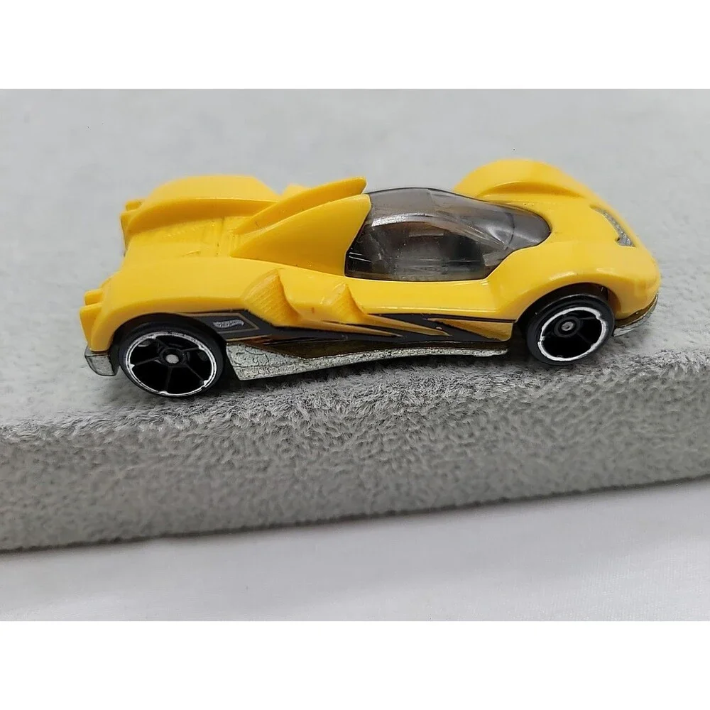 Hot Wheels Teegray Yellow Exotic Sports Car with Chrome Wheels 1:64